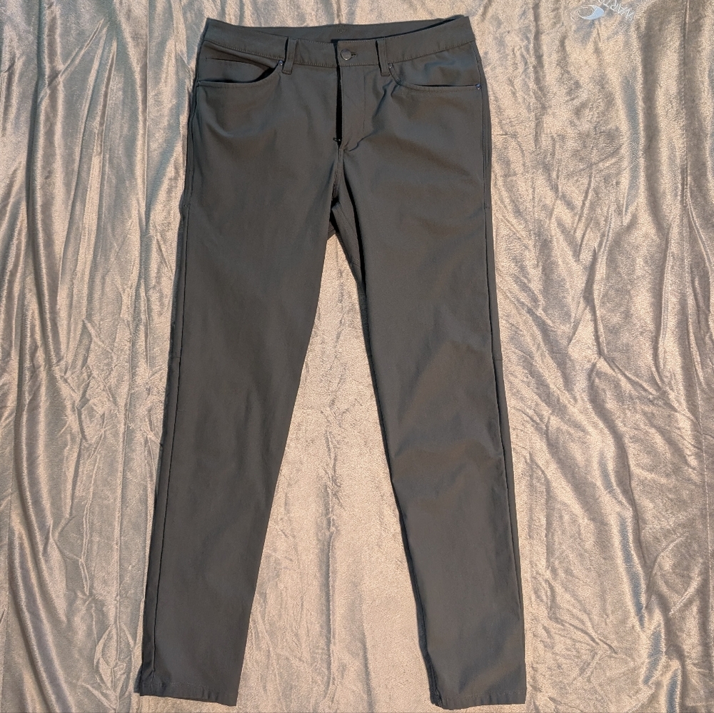 Lululemon - Olive / Green Pants